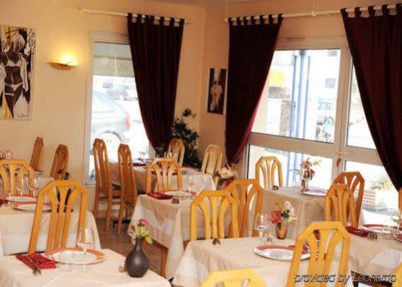Sure Hotel By Best Western Tours Sud شامْبري لي تور المطعم الصورة
